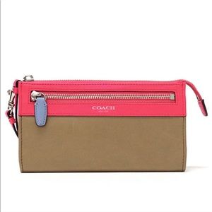 NWT Coach Legacy Zippy colorblock wallet wristlet